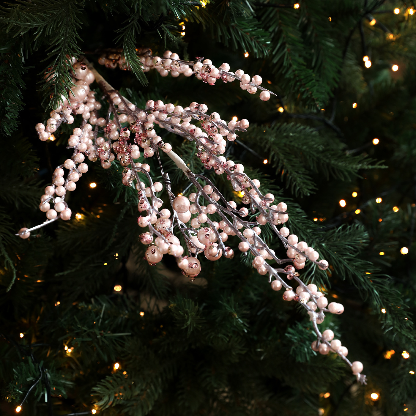 Polvo de Navidad brillante, polvo de brillo, perlas de polvo de ramas largas, árbol de Navidad, arreglos de flores, ramas, frutas ricas, frutas de hiverno, bayas, paquetes de frutas