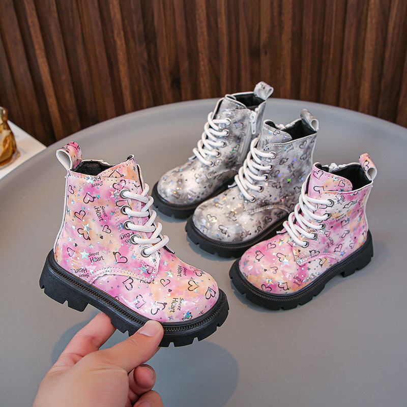 Botas infantis Martin de cano médio com estampa de couro brilhante, novas botas infantis Martin para meninas, botas de cano médio da moda para meninos, outono/inverno 2024_voghion.com