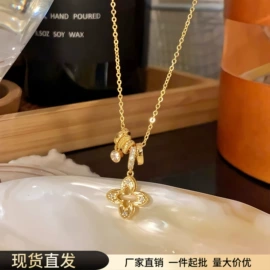 耳钉;耳环;项链