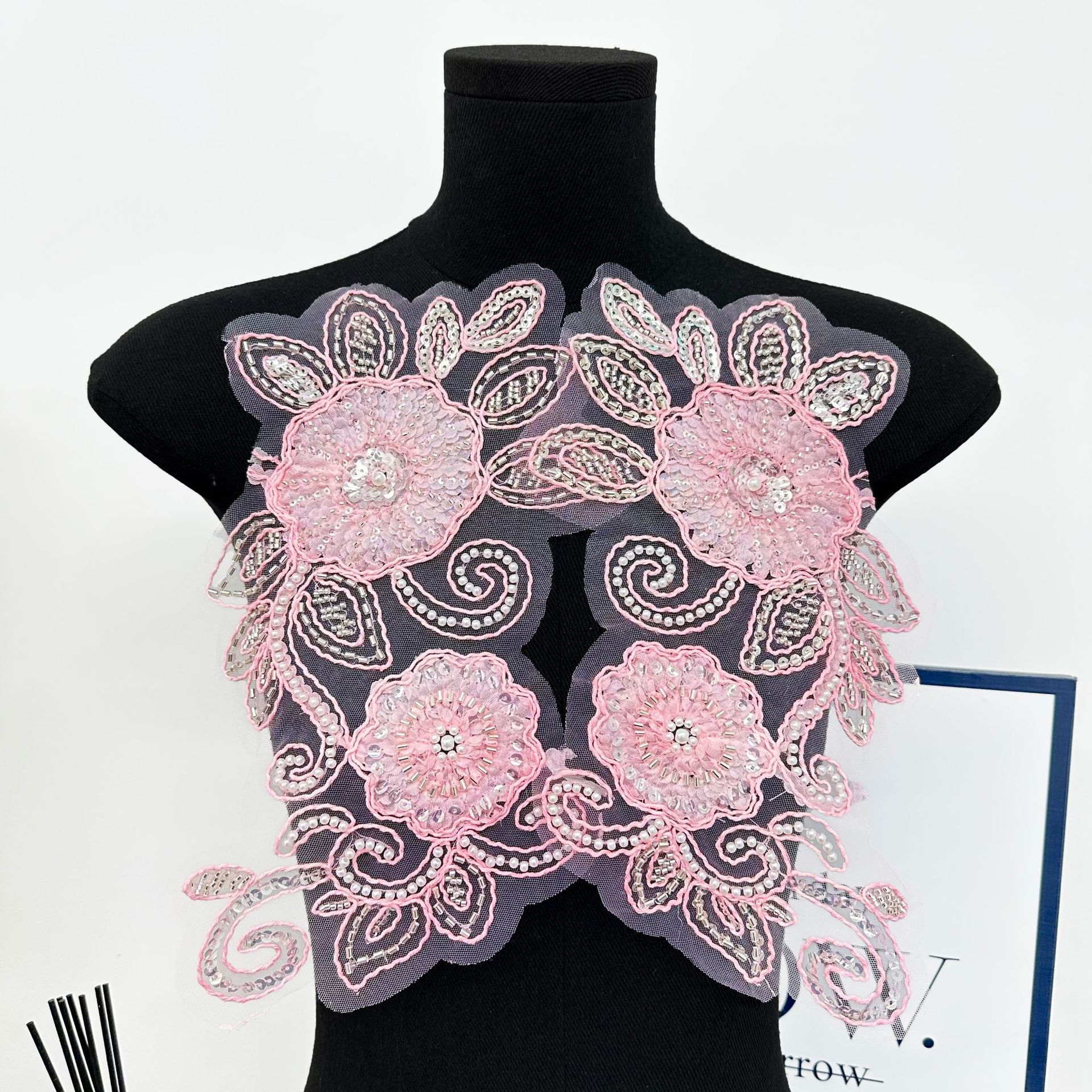 Vestido de boda cheongsam accesorios de decoración hechos a mano perlas flor parches de ropa de alta gama accesorios DIY 2026 nuevos al por mayor