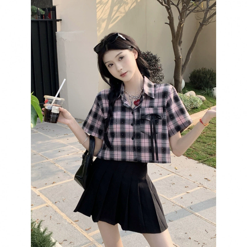 Корейская модная женская короткая рубашка в клетку с бриллиантами, весна-лето 2025, новая нишевая шикарная модель с бантом и коротким рукавом
