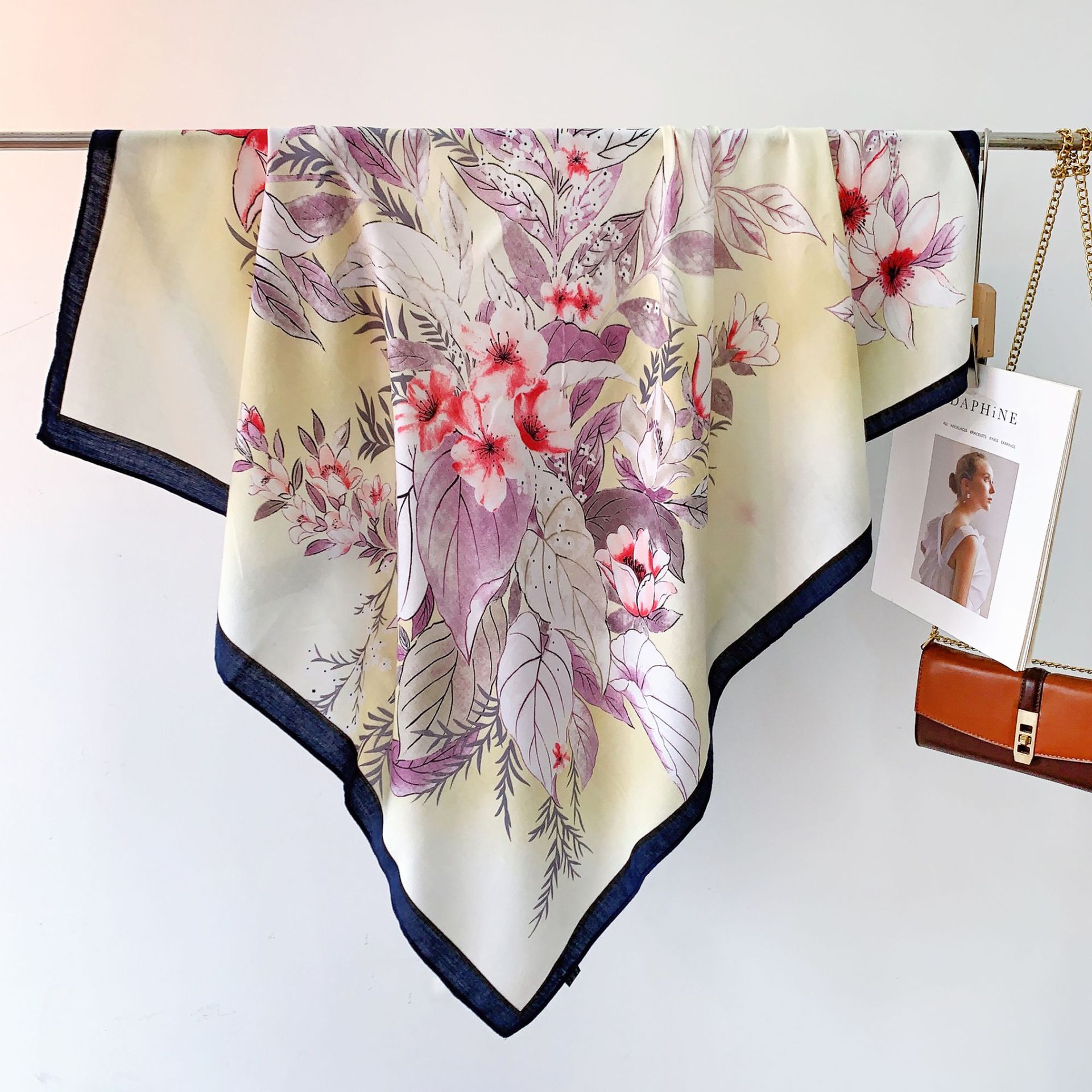 Nuevo terciopelo lana mano-sensación bufanda cuadrada grande de lujo ligero de las mujeres elegante chal decorativo impreso bufanda caliente Fabricante en stock