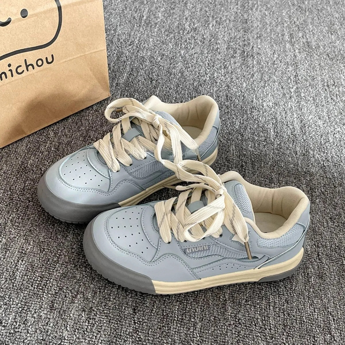 Women's Ultra-Hot White Sneakers with Thick Soles, Ins Trendy, 2025 New Autumn Collection, Unique and Versatile Sports and Casual Bread Shoes