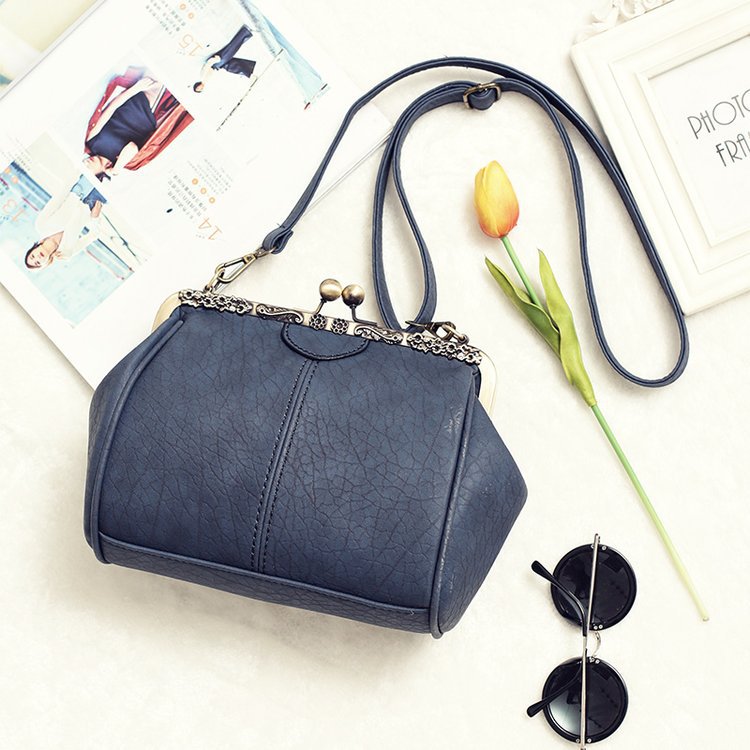 Vintage Pattern Shoulder Bag For Women Retro Style Pu Handbag_voghion.com