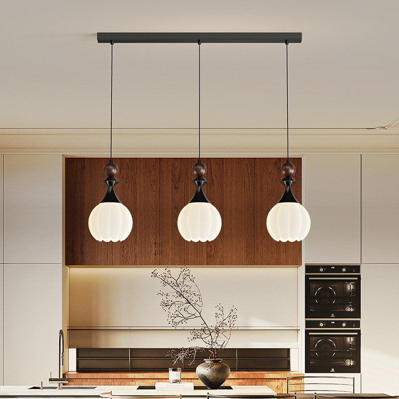 Araña de sala de estar de estilo antiguo francés, iluminación principal de sala de alta gama moderna y simple 2025 nueva lámpara de nogal