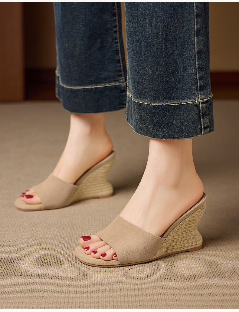 Dép sandal nữ quai ngang gót xuồng cao 9 cm, mũi hở, chất liệu da lộn giả cừu — Hồng, Màu hạnh- chi tiết 7