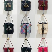 西太后水桶包土星朋克学生斜挎腋下鳄纹黑色抽绳斜挎圆筒笔筒