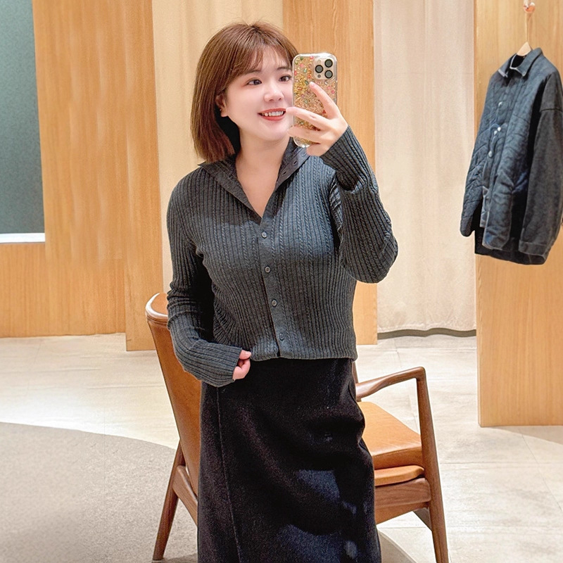2025冬季新款易打理排扣绵羊毛针织开衫女式翻领高级感修身打底毛