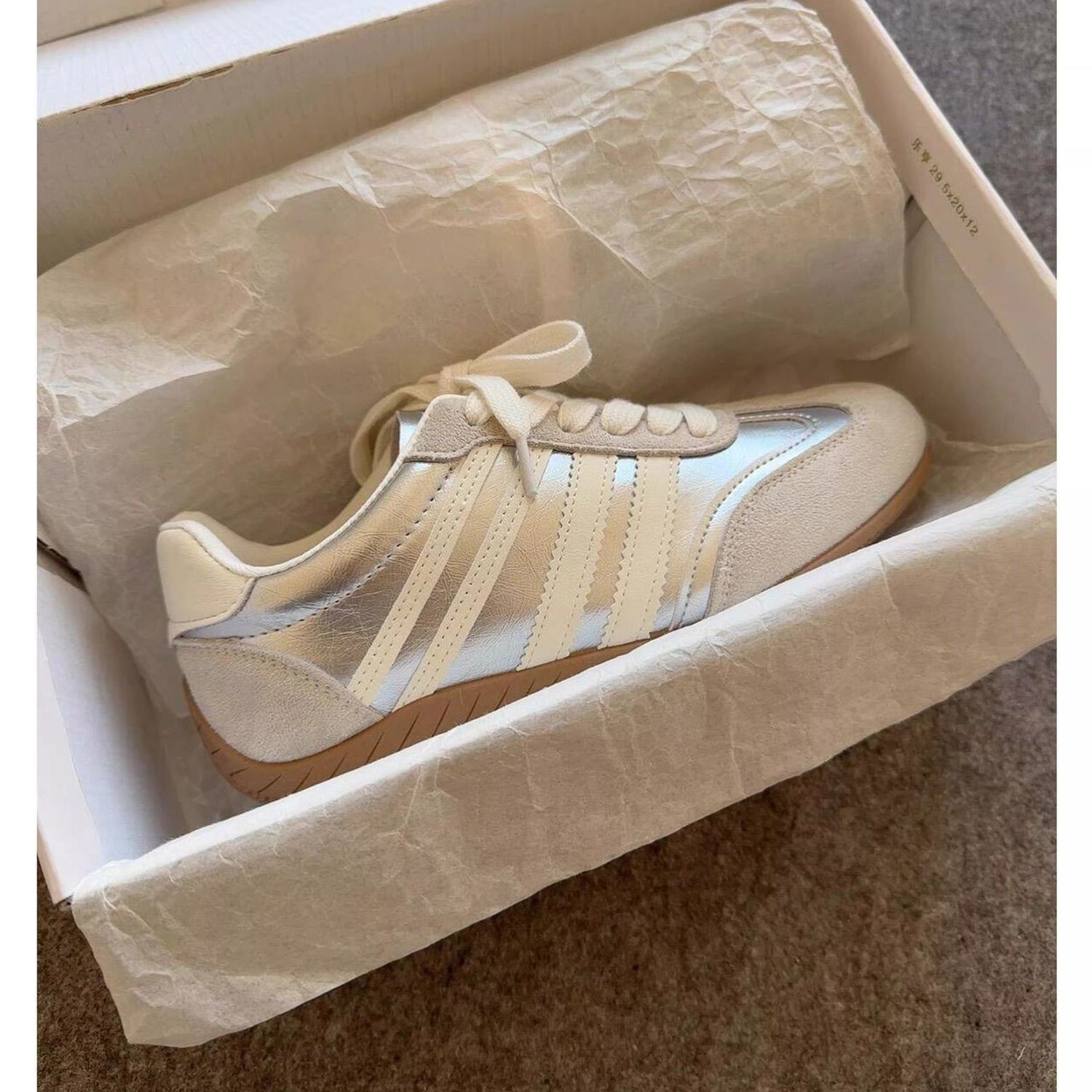 Zapatos de entrenamiento retro de mujeres primavera y verano de 2026 nuevos zapatos deportivos blancos planos de color combinados zapatos casuales suaves