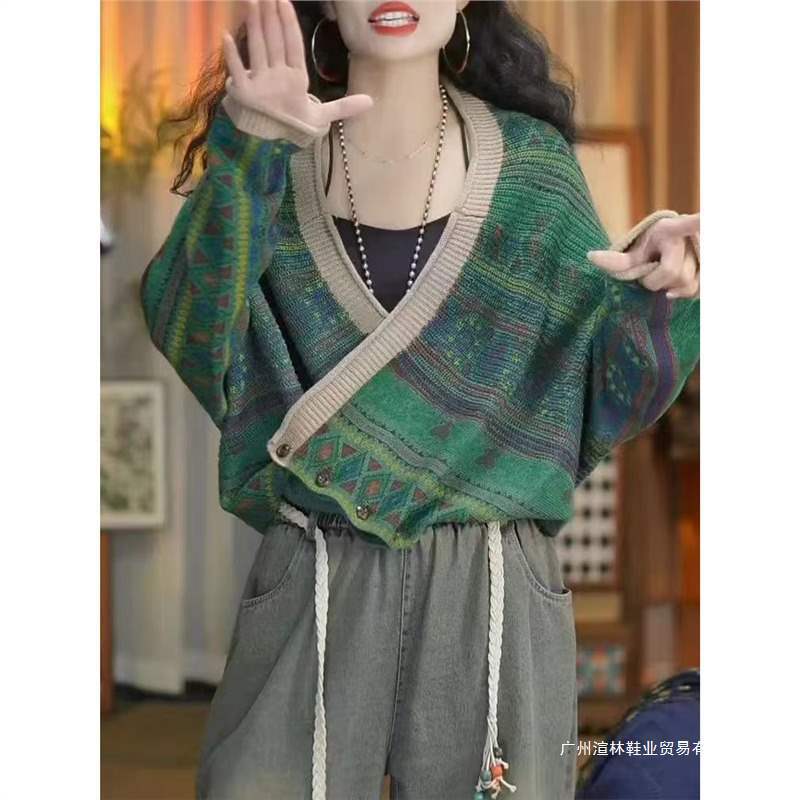 Plus Size Women's Clothing Lazy Style 2025 New V-Neck Splicing Cardigan Loose Age-Reducing Flesh-Covering Long-Sleeved Printed Knitwear