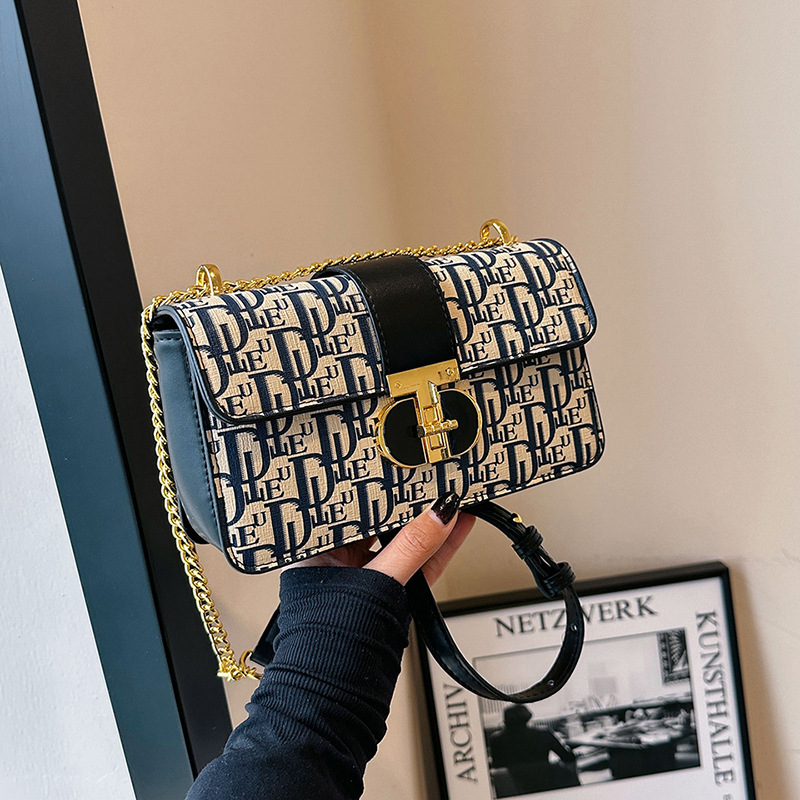 ハイエンドの質感の女性のバッグ 2025 新しいフレンチプリントチェーンクロスボディバッグ多用途ショルダーバッグレトロ小さなスクエアバッグ