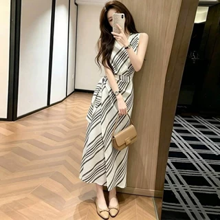 法式高级感挂脖连衣裙女夏季新款气质小众收腰长裙设计条纹裙子