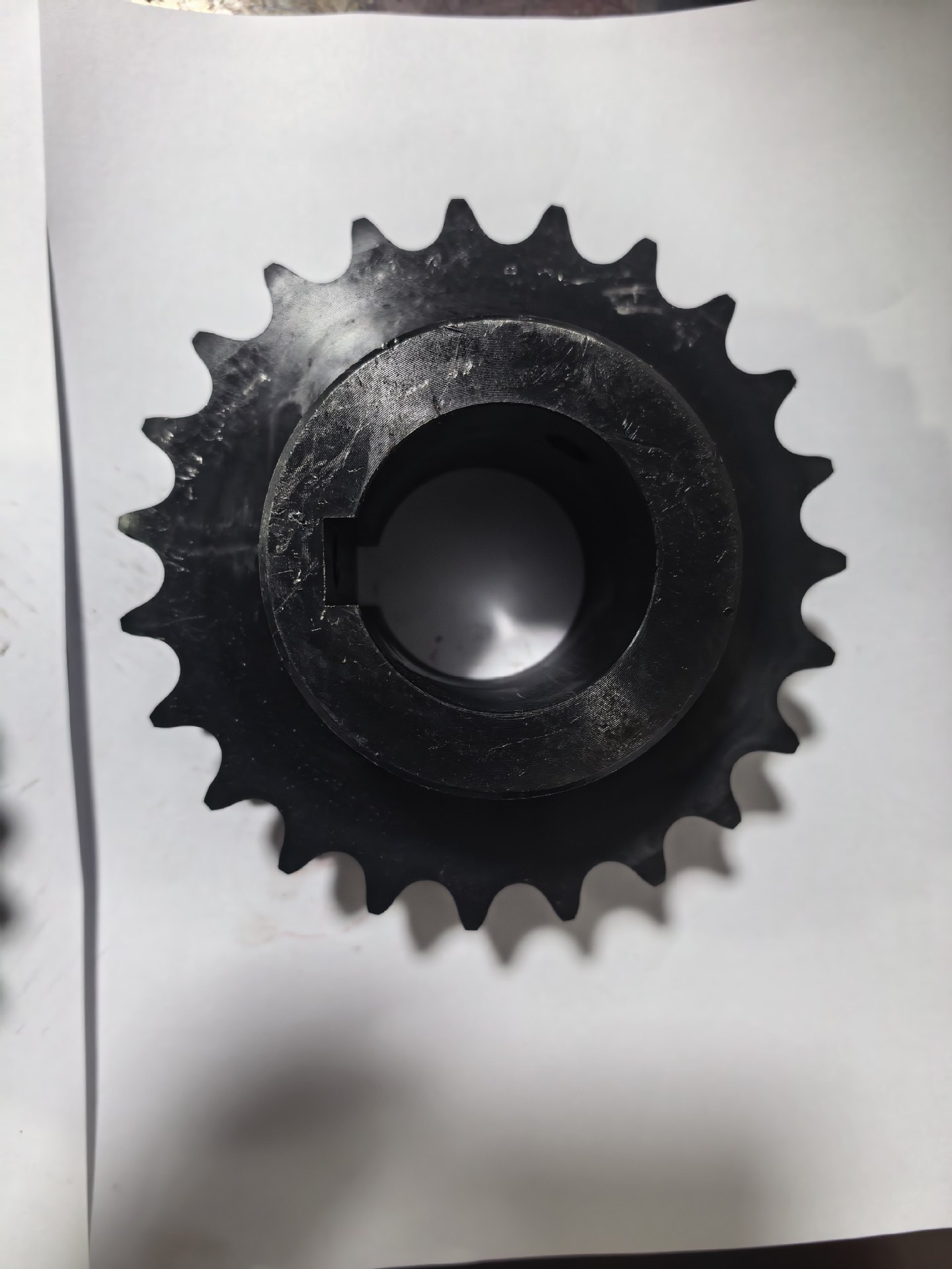 Sprocket manufacturer has a large stock of 45 steel A3 high-precision finished hole sprockets in various specifications, high-frequency hardened and blackened