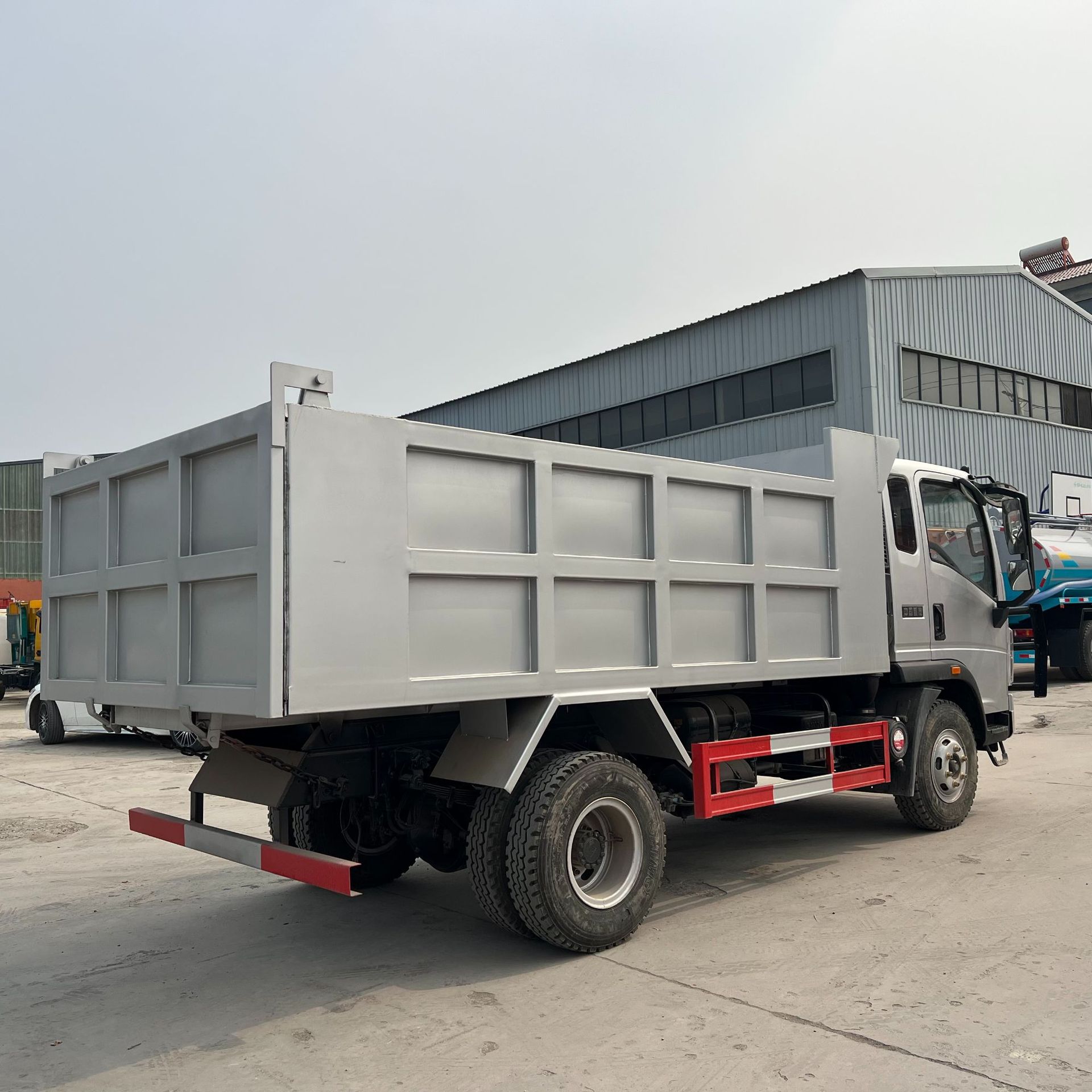 Cross-Border Supply of Small Howo Dump Trucks, 5-Ton Self-Loading Construction Transport Vehicles, Howo Light Trucks, 4X2 Small Dump Trucks
