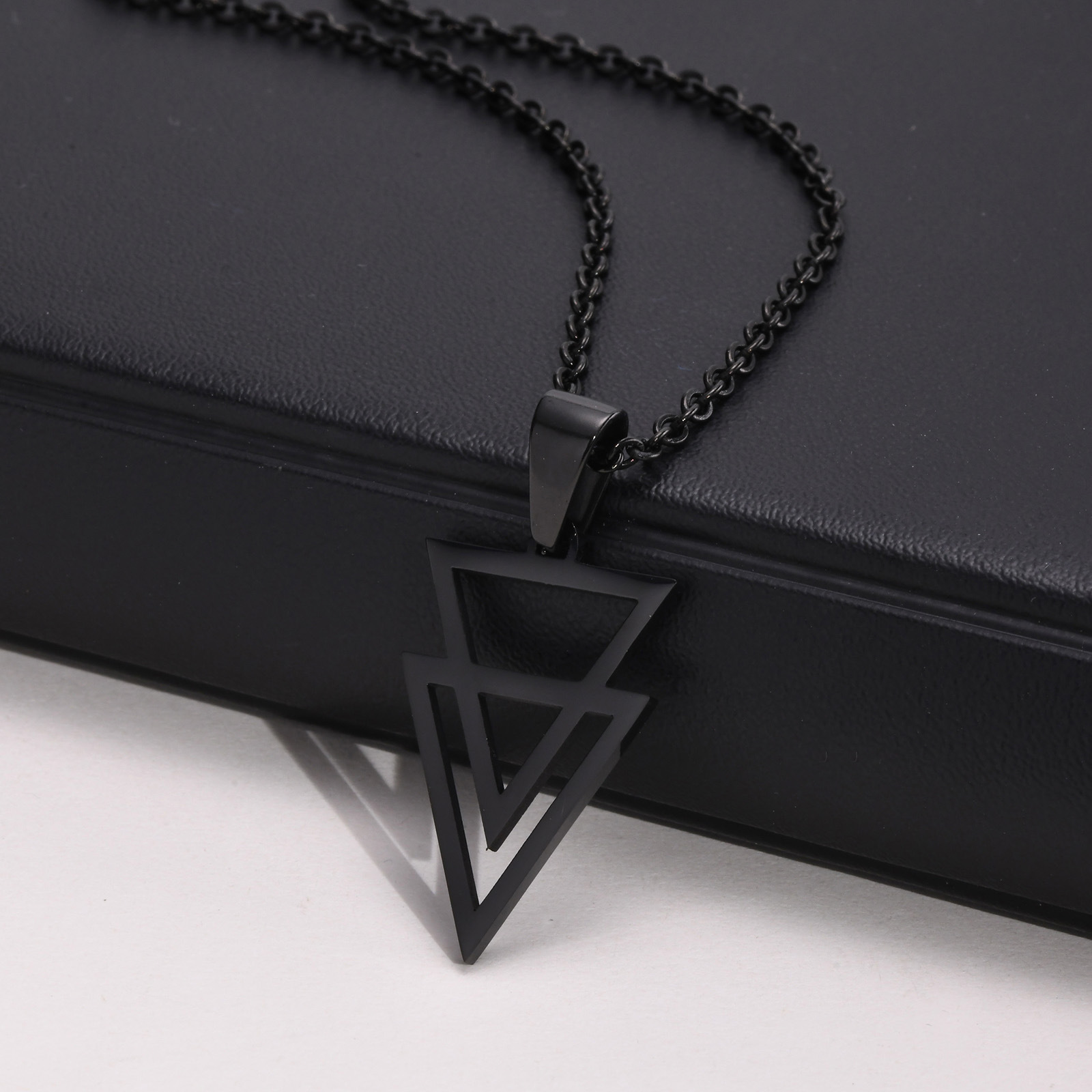 Hip-hop Punk Triangle Solid Color Stainless Steel Titanium Steel Pendant Necklace 1 Piece display picture 2