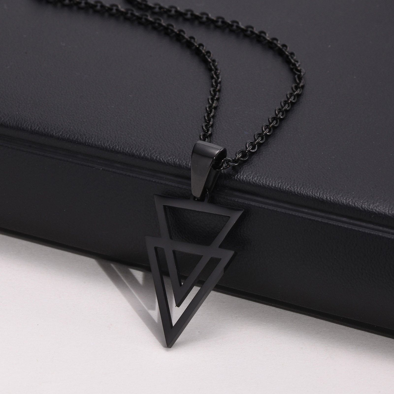 Pendant Necklace Classification Hip-hop Punk Triangle Solid Color Stainless Steel Titanium Steel Pendant Necklace 1 Piece