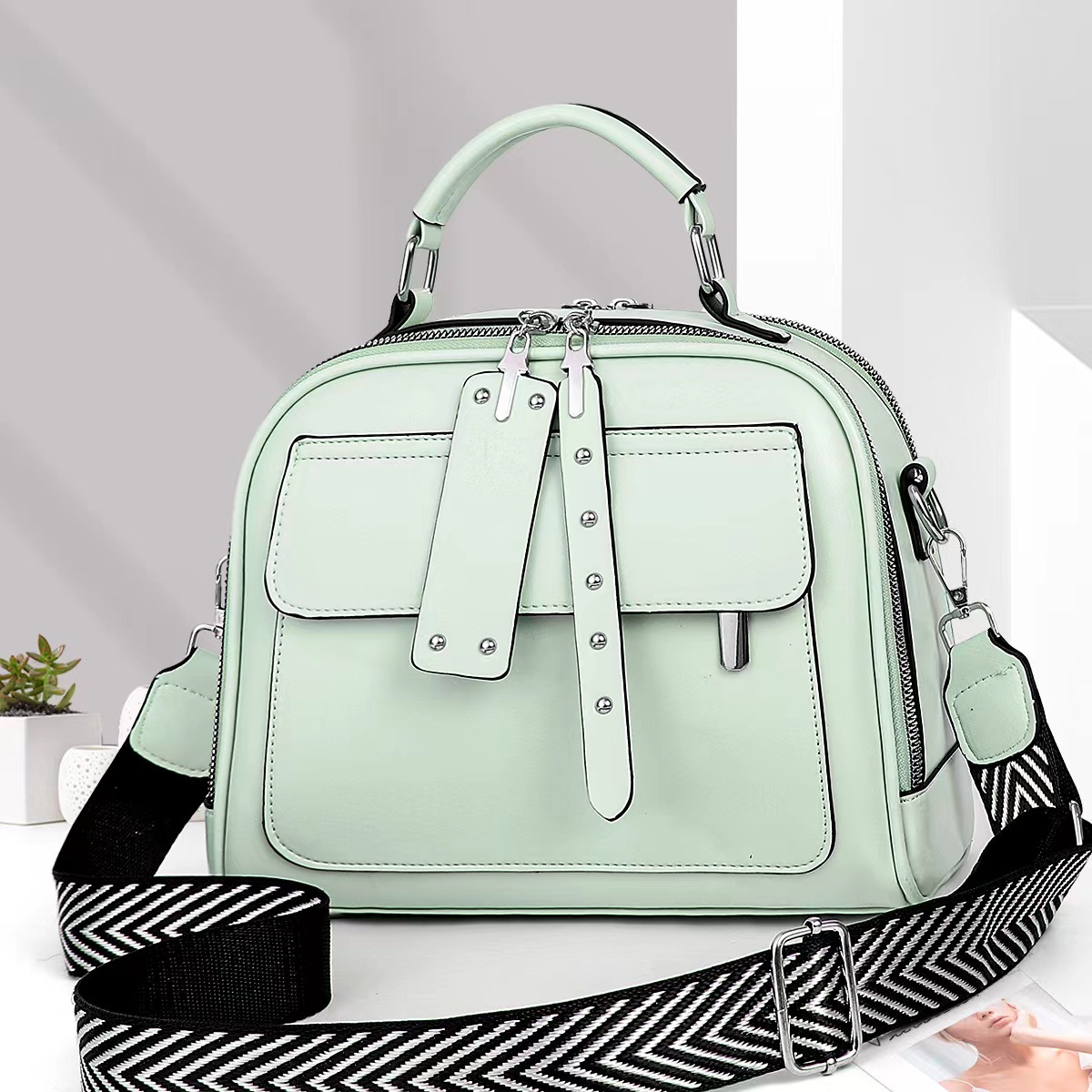 Cross-border 2026 Factory Direct Sale Popular Women's Crossbody Leather Bag Large Capacity Fashionable Simple Trendy_voghion.com