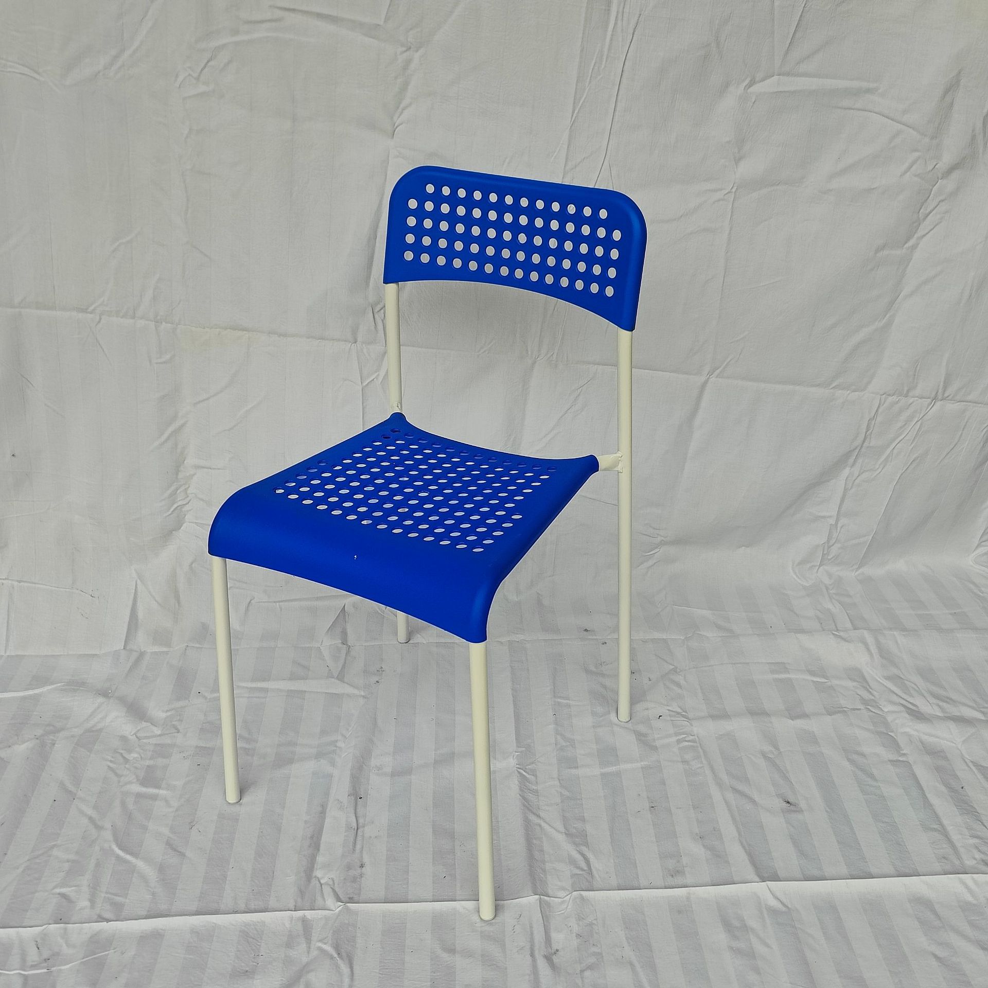 Silla de plástico simple Silla de agujero desmontable taburete apilable Silla de entrenamiento respaldo silla de oficina Silla de dormitorio de estudiantes