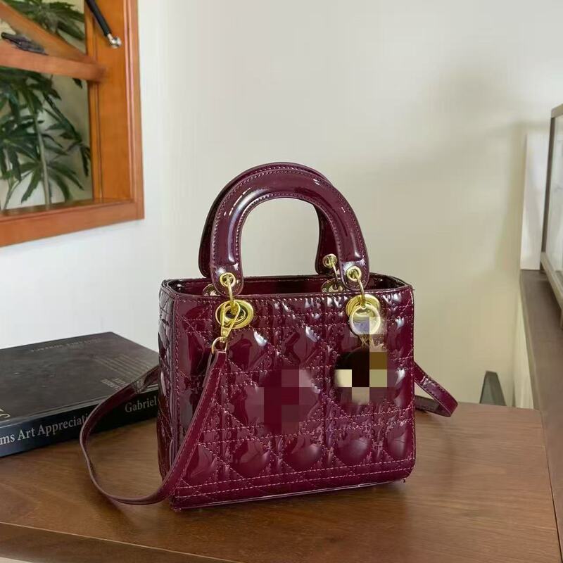 Handbag in Princess Diana Patent Leather, New Fashion 2026 Versatile Handbag for Women, High-End Quilted Shoulder Bag, Crossbody Bag for Socialites Handbag in Princess Diana Patent Leather, New Fashion 2026 Versatile Handbag for Women, High-End Quilted Shoulder Bag, Crossbody Bag for Socialites