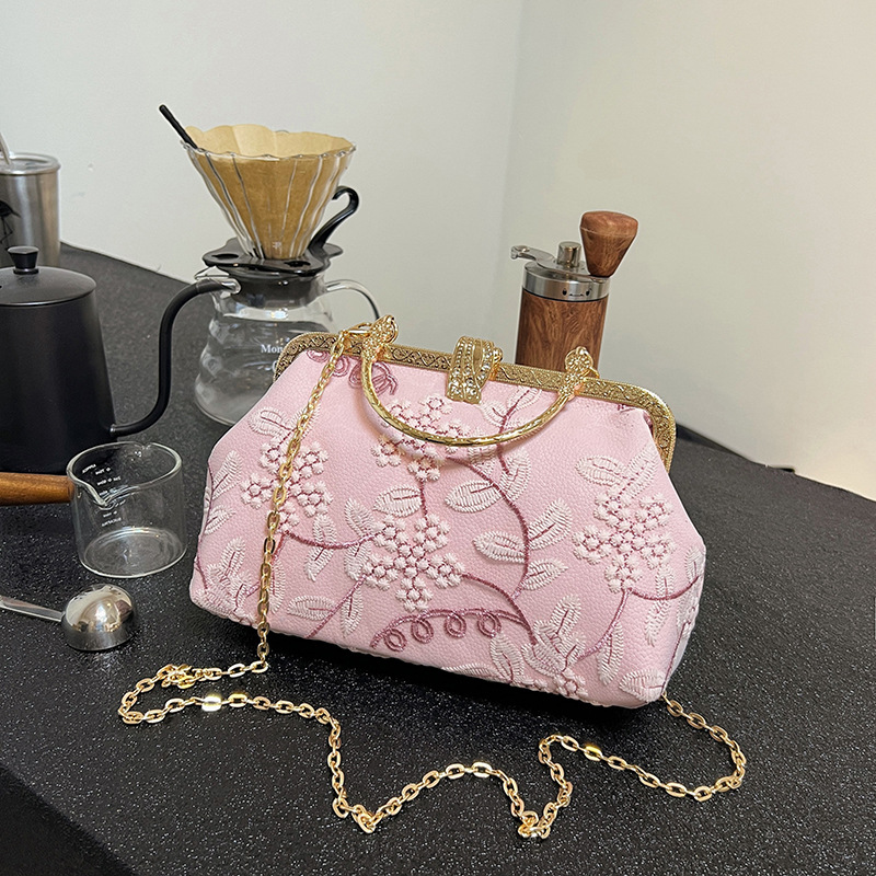 Bolso de mujer bordado tridimensional flor abrazadera bolsa conchas 2024 primavera nueva cadena de hombro bolso de hombro