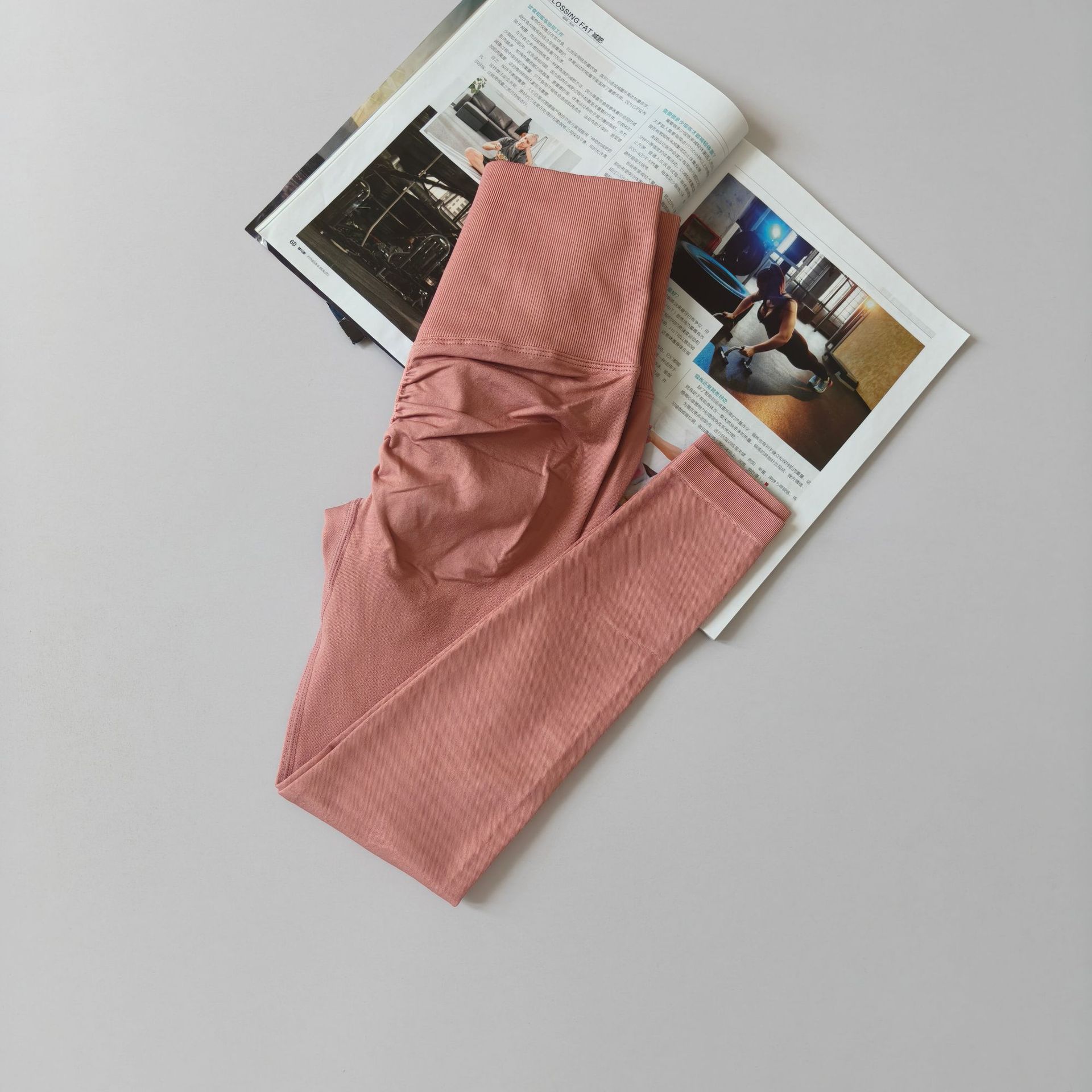 Pantalones de gimnasio sin costura europeos y estadounidenses, cintura alta, abdomen, caderas, pantalones de melocotón para correr, yoga, leggings apretadas