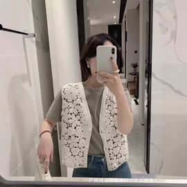 法式V领无袖镂空钩花背心马甲女春季新款韩版显瘦百搭外穿上衣潮