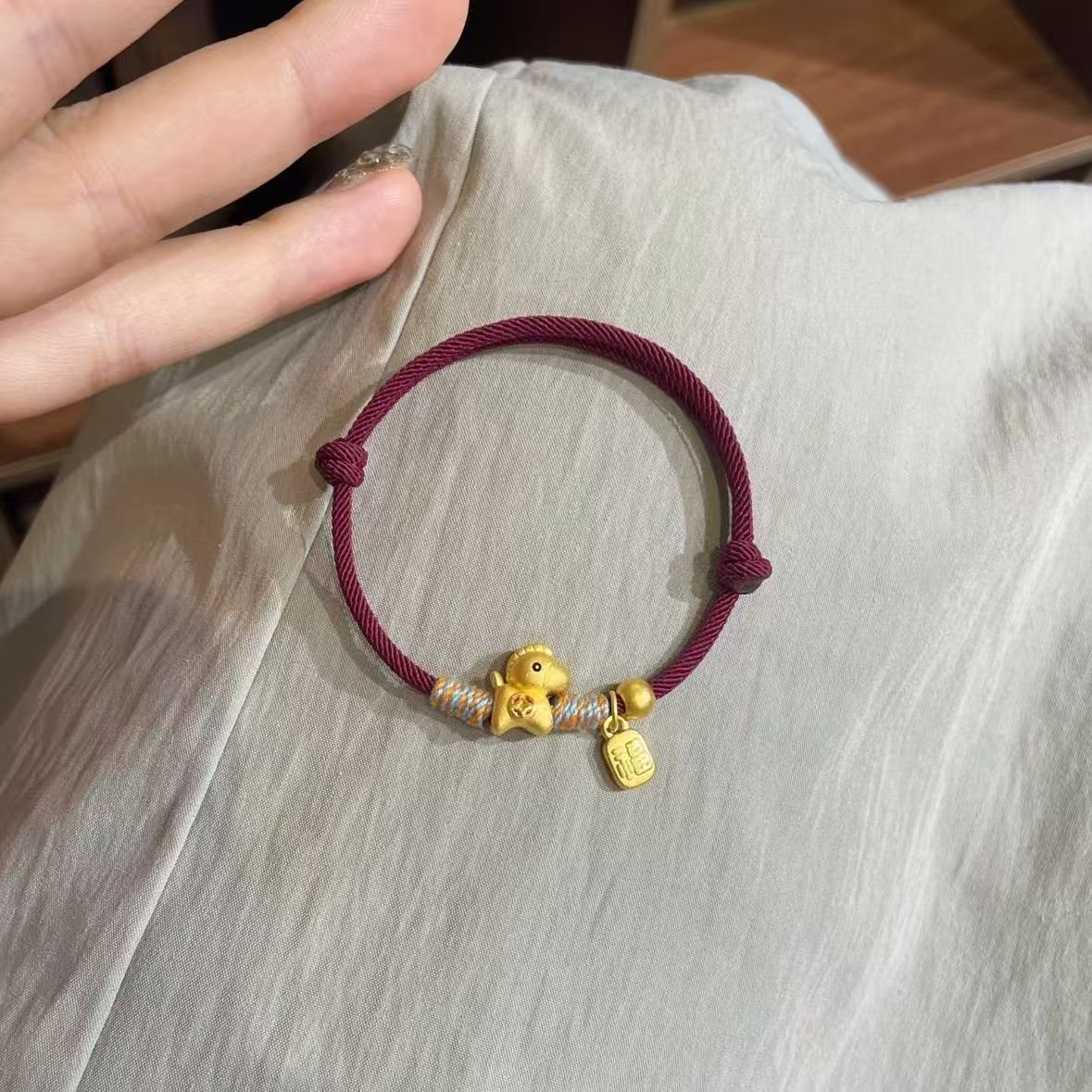 Little Red Book's Same Style, Get Rich Immediately Bracelet, Girl's Zodiac Horse Fortune Card, Red Rope for the Year of Birth, Personalized and Cute Elegant Bracelet