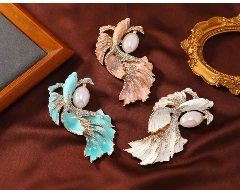 51g Weight Elegant Pin Carp Imitation Pearl Alloy Enamel Unisex Brooches