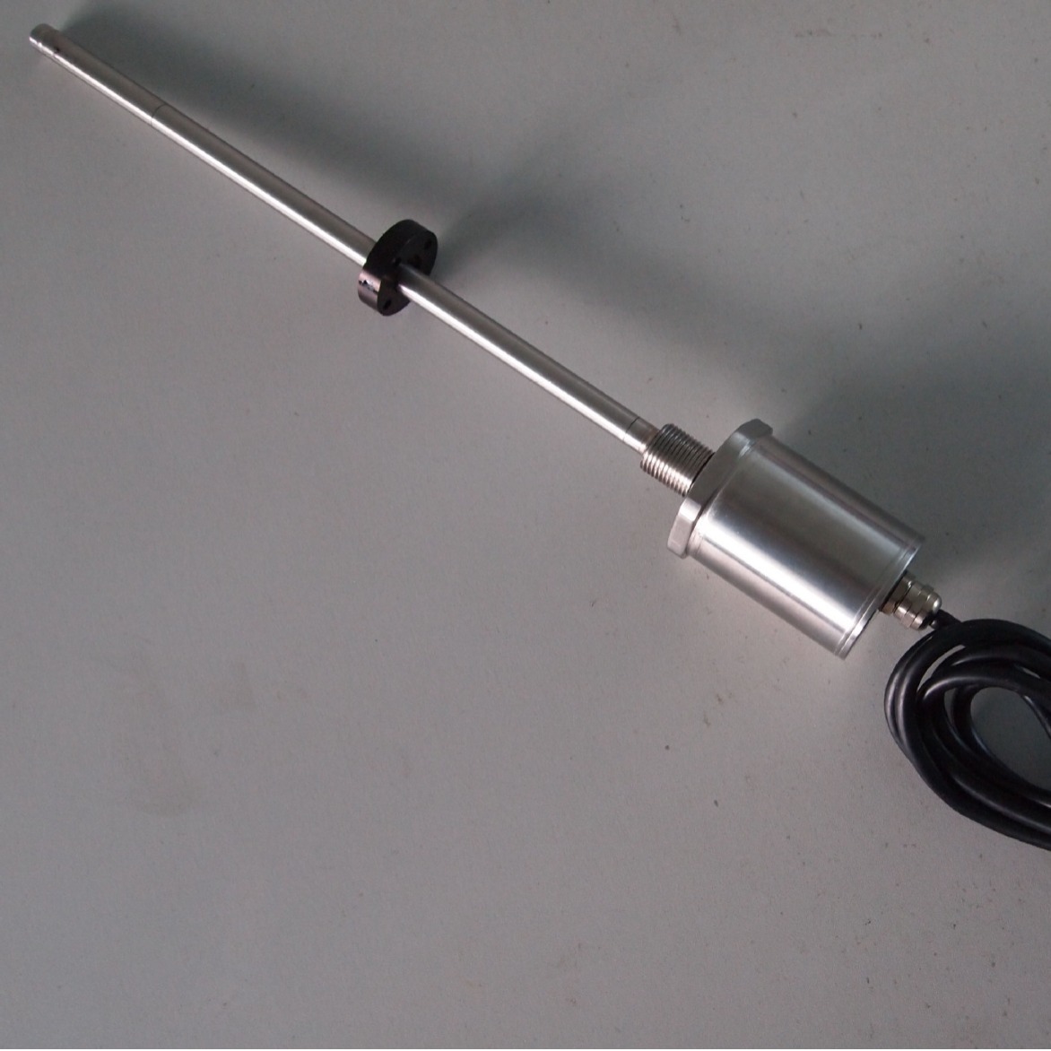 SSI输出数字位移传感器LXR-LP1S1B20-GB1800M1H03-AO