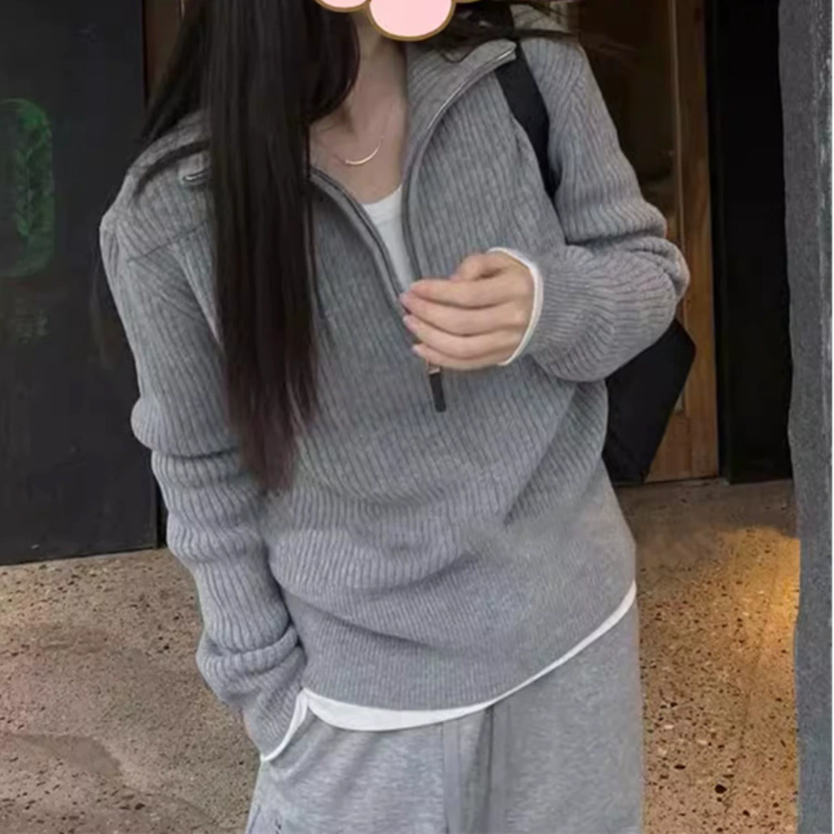 Женский трикотаж с высоким воротником на молнии на половину, осень-зима 2025, новый модный дизайн в западном стиле и уменьшающий возраст внутренний трикотажный топ