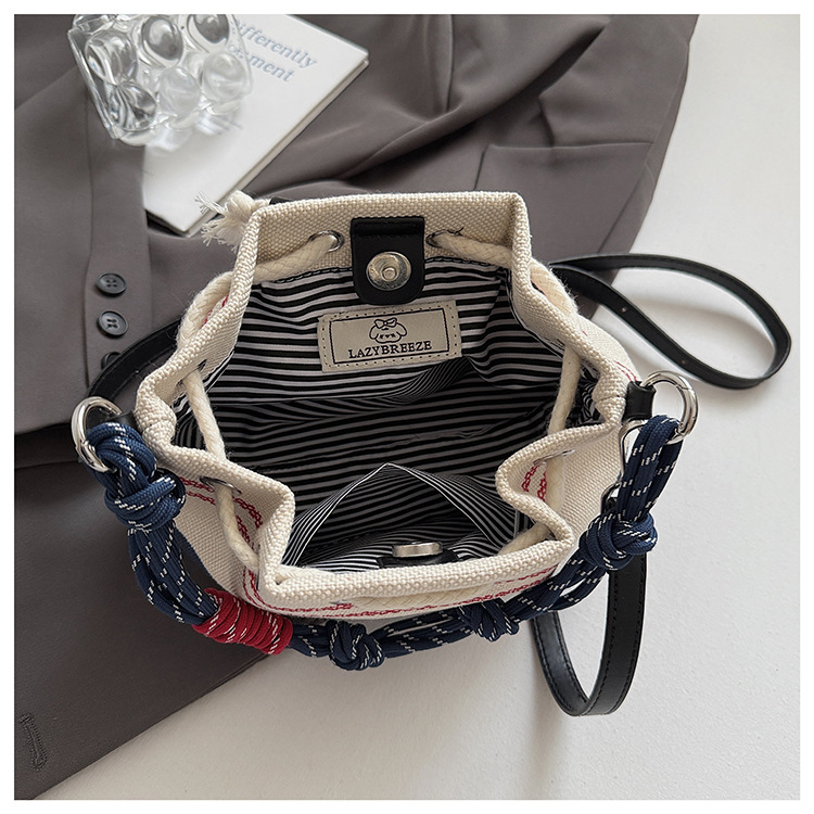 This year, the popular niche design bags are the 2025 new women's versatile canvas crossbody bag and the color-blocking hand-held bucket bag undefined