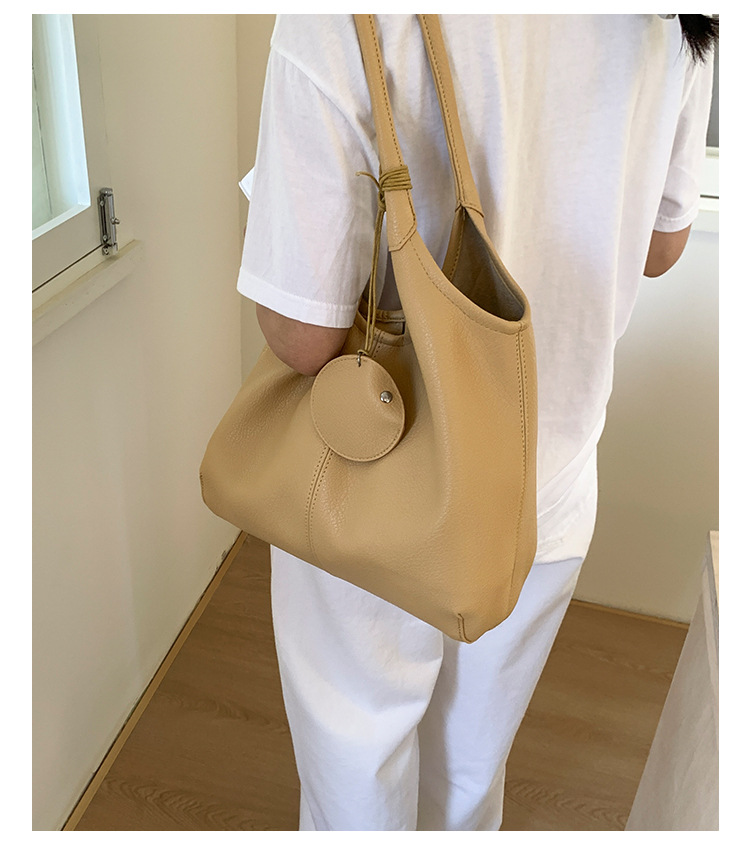 Large-capacity bag for women's summer, 2025 new style fashionable retro shoulder bag, textured tote bag for class and commuting undefined