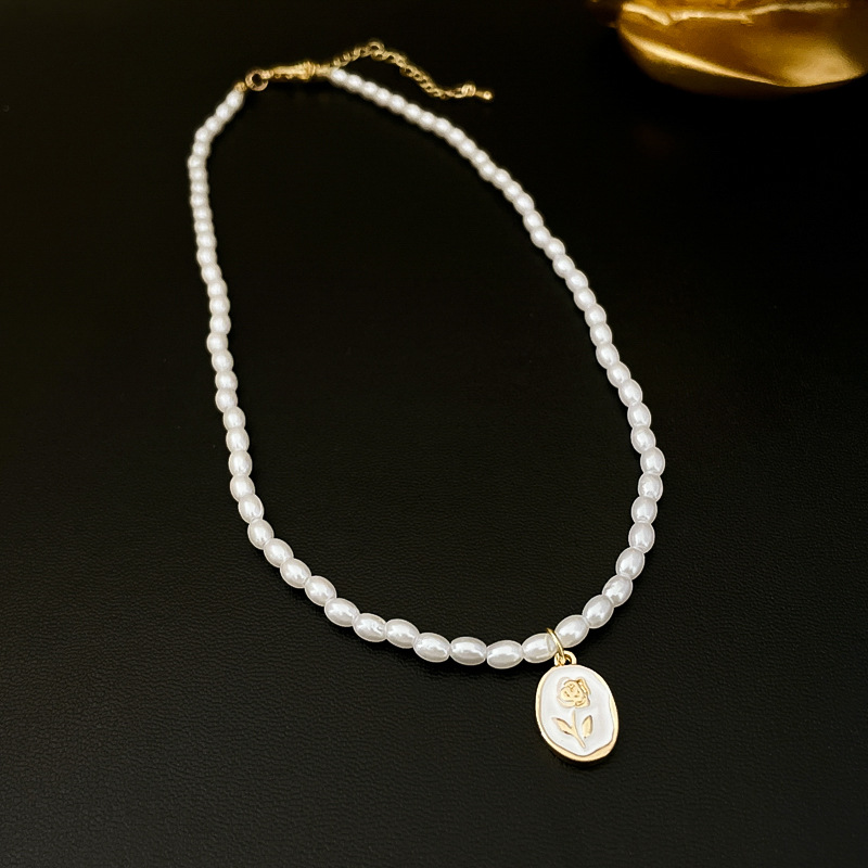 Women'S Gender Plating Design Retro Heart Shape Imitation Pearl Alloy Plating Women's Pendant Necklace