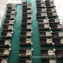 ���ٴ������X�Ͻ�PETƿ��ƿģ���m�ßo������b���a��������һ�w