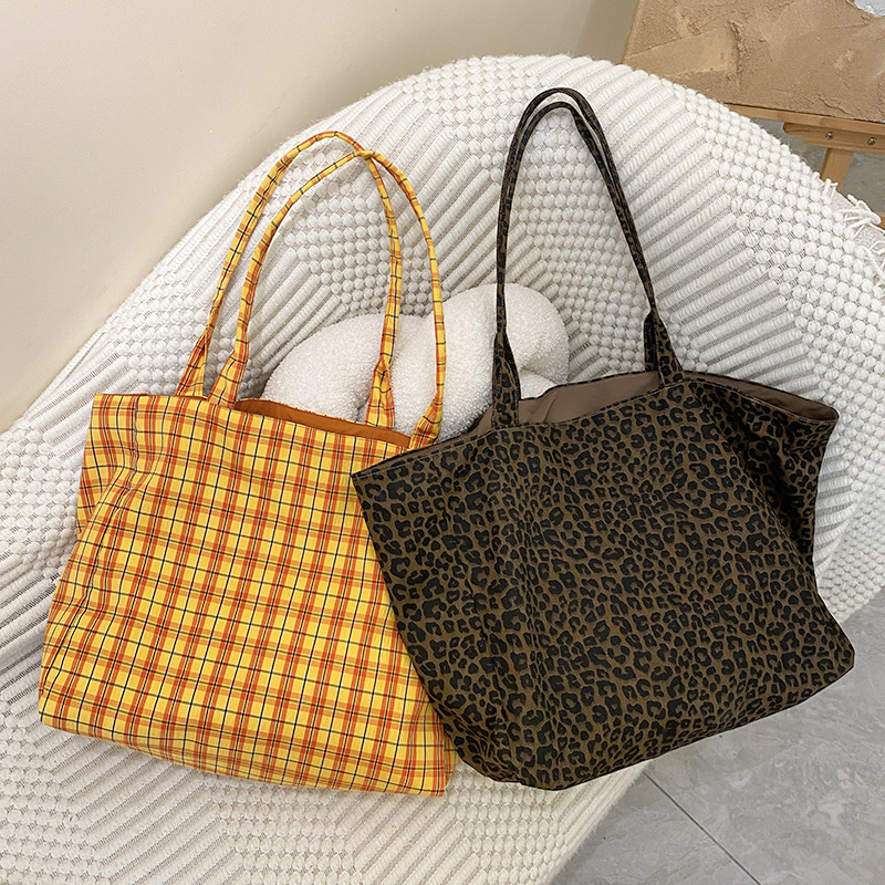 2024 Neue Niche Retro-Tragetasche, großes Fassungsvermögen, doppelseitig, Schultertasche, modisch, leicht, aus Stoff_voghion.com