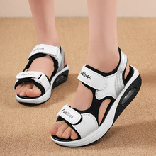 跨境外贸大码凉鞋女2025夏款平底坡跟厚底气垫减震魔术贴罗马凉鞋