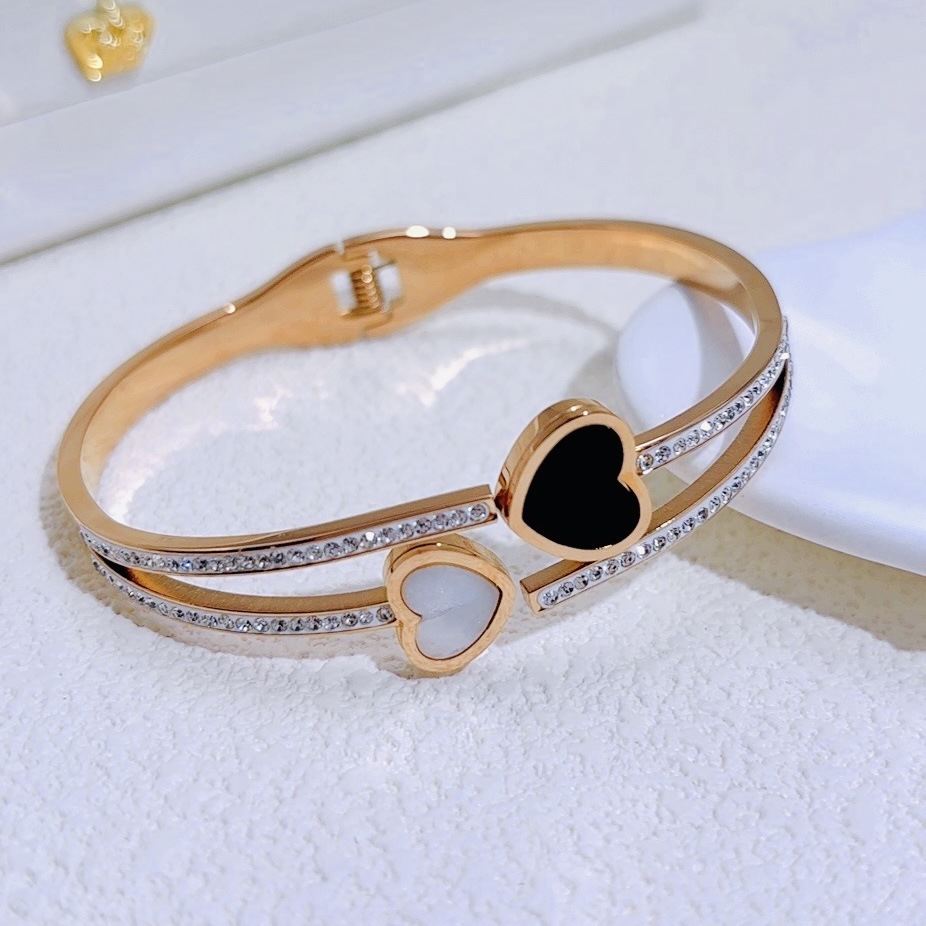 Nuevo estilo transfronterizo pulsera de diamantes de moda de acero de titanio pulsera al por mayor temperamento de lujo ligero femenino sentido de alto nivel estilo nicho