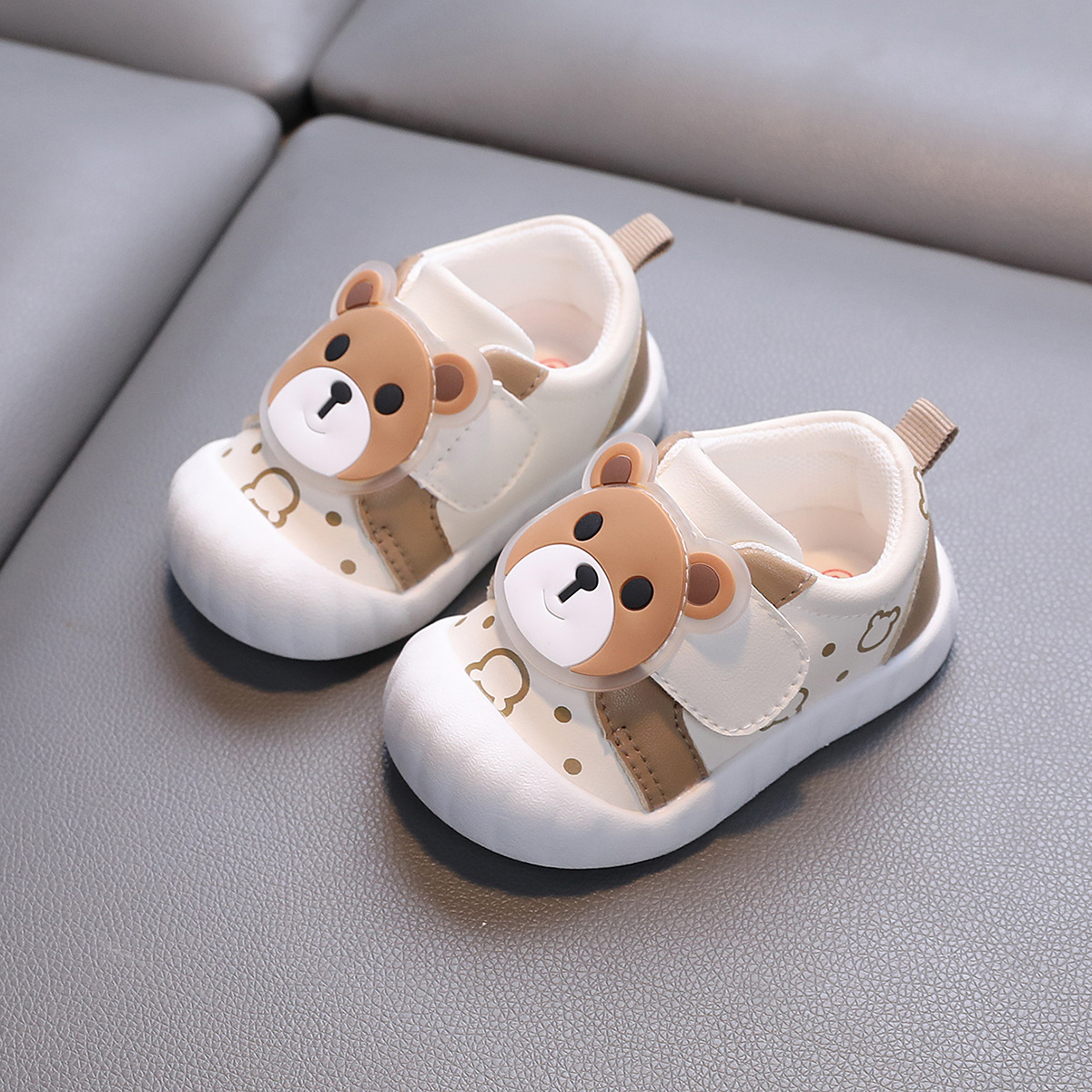 Zapatos para bebés nuevos zapatos para niños pequeños de suela blanda primavera y otoño zapatos para niños para bebés zapatos casuales de dibujos animados para niñas 1-2 años