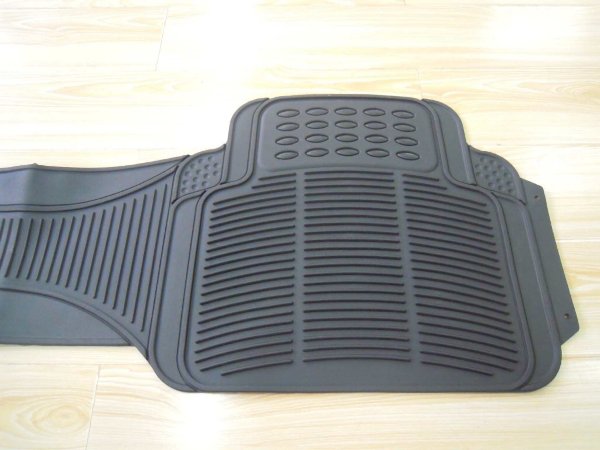 Cross-border car interior non-slip, dirt-resistant, easy-to-clean PVC car floor mat three-piece set, universal for all seasons