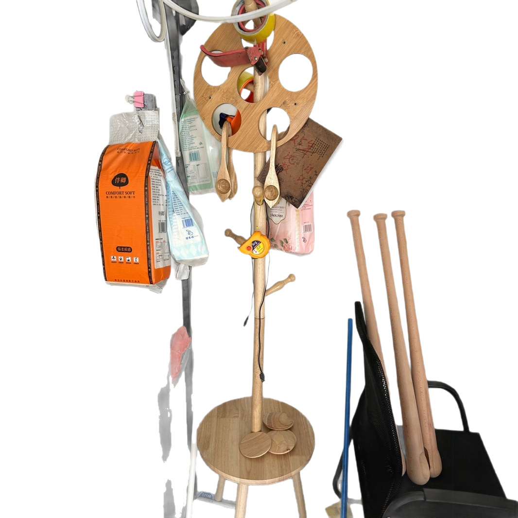 Perchero de madera maciza perchero de piso a techo para dormitorio estante para ropa simple moderno para sala de estar estante para colgar para el hogar simple vertical