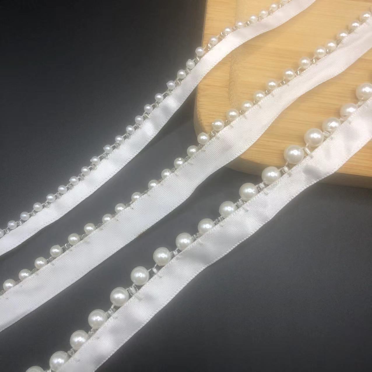 厂家现货批发手工色丁带珍珠花边6MM4MM单边织带条码衣领裙摆辅料