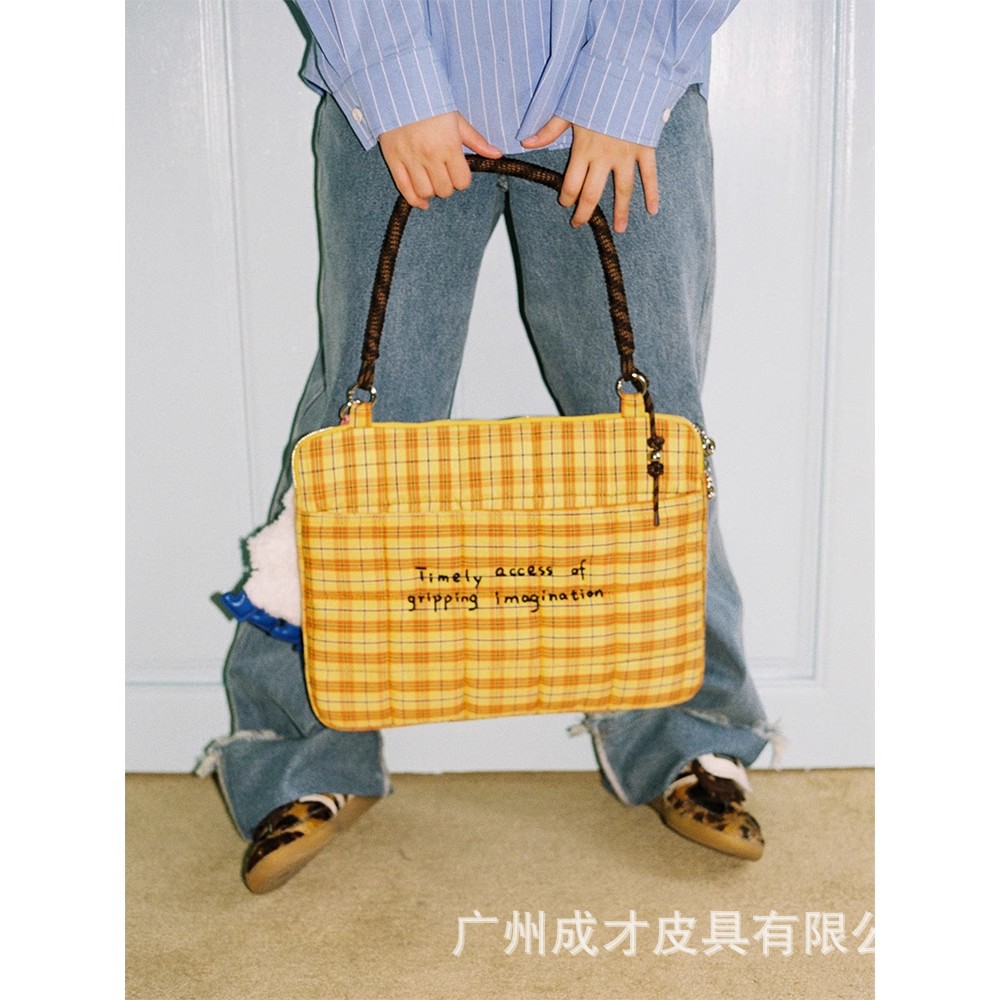 Tagi. almohadas tejidas, bordados, cuentas encadenadas, bolsos de computadora a prueba de golpes a prueba de caídas en un solo hombro, bolsos de computadora portátiles