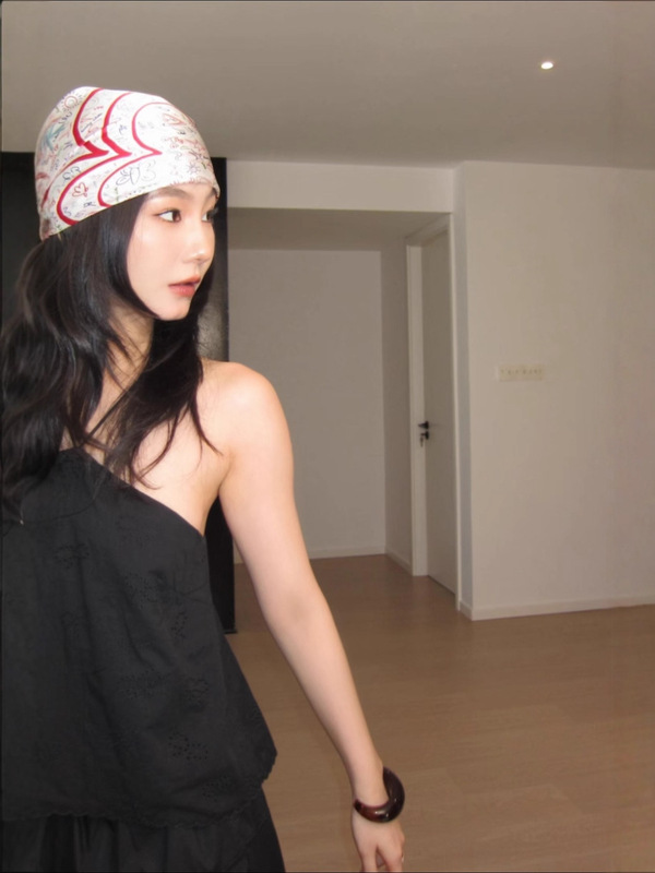 “镂空刺绣面料”南油小众女装批发度假风蝴蝶结挂脖吊带露背上衣|undefined