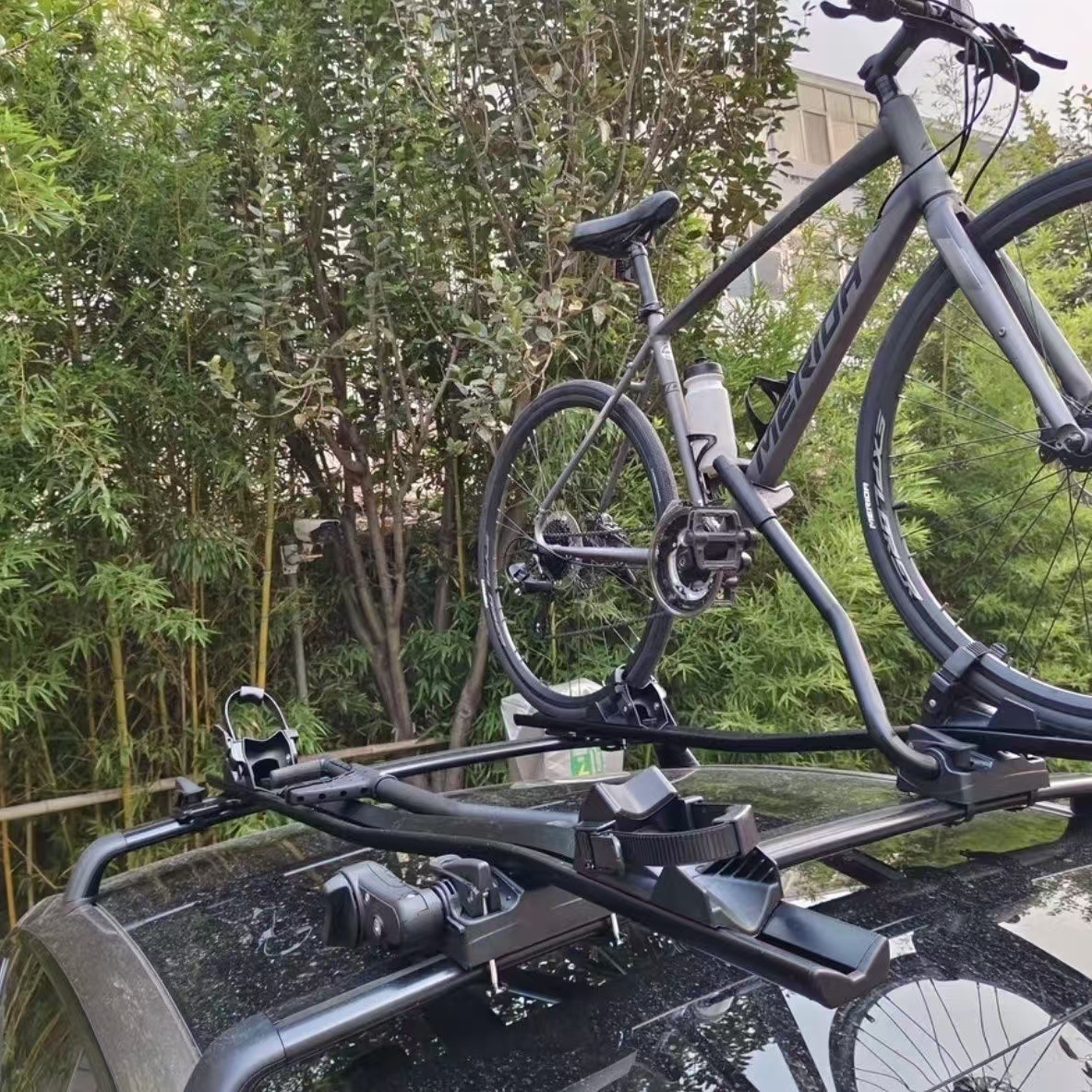 Car bike rack roof bike rack luggage rack mountain bike roof rack folding bike rack