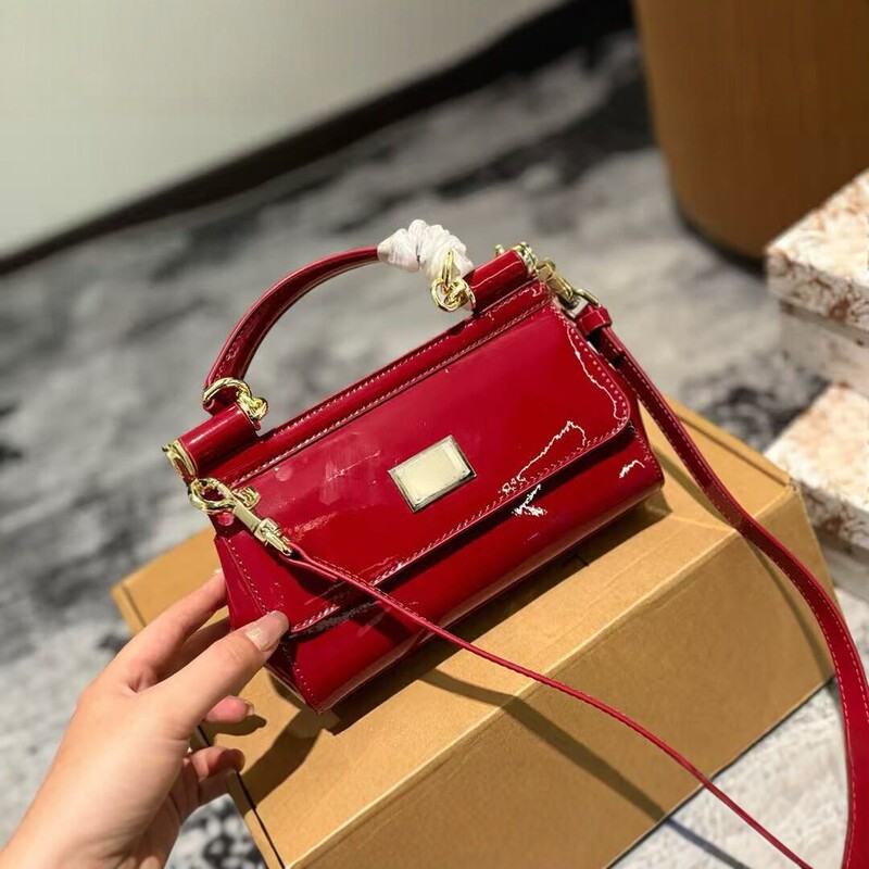 Dolce & Gabbana New Patent Leather Glossy Small Square Bag for Women, Versatile Handbag, Shoulder Bag, Crossbody Bag, Fashionable Commuter Bag
