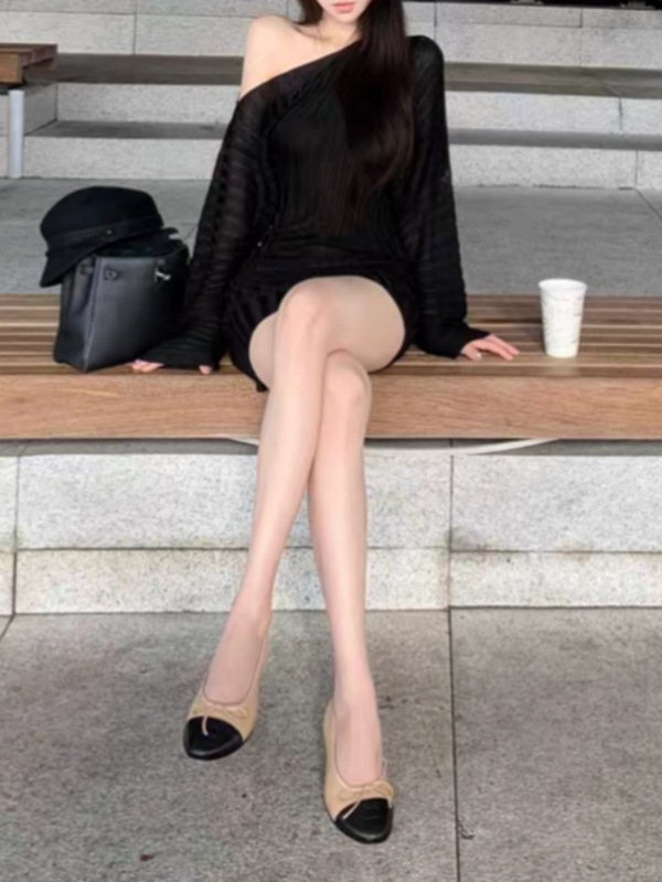 慵懒时髦不规则设计斜肩连衣裙松弛感一字肩微喇袖包臀裙|undefined
