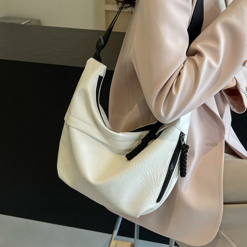 Transfronterizo nuevo estilo 2024 moda de cercanías de gran capacidad bolsa de bola de masa de un solo hombro casual todo-fósforo bolsa diagonal bolsa al por mayor