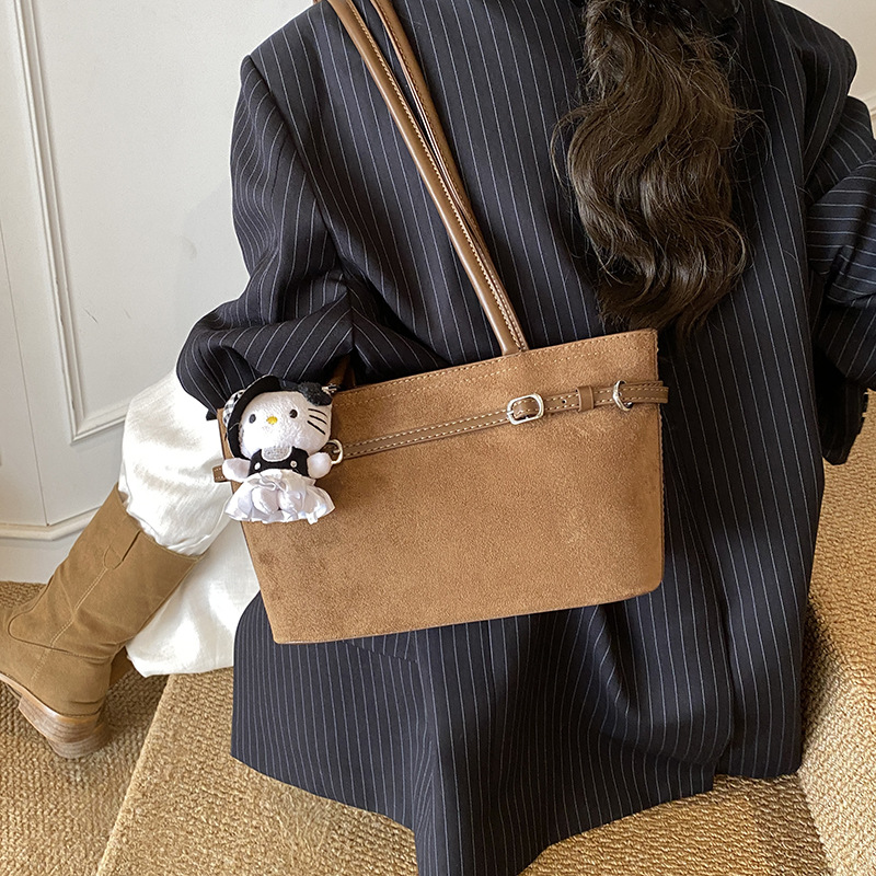 Otoño y invierno retro gamuz de hombro bolso de brazo para mujeres de viaje versátil bolso de mano simple 2025 nuevo bolso