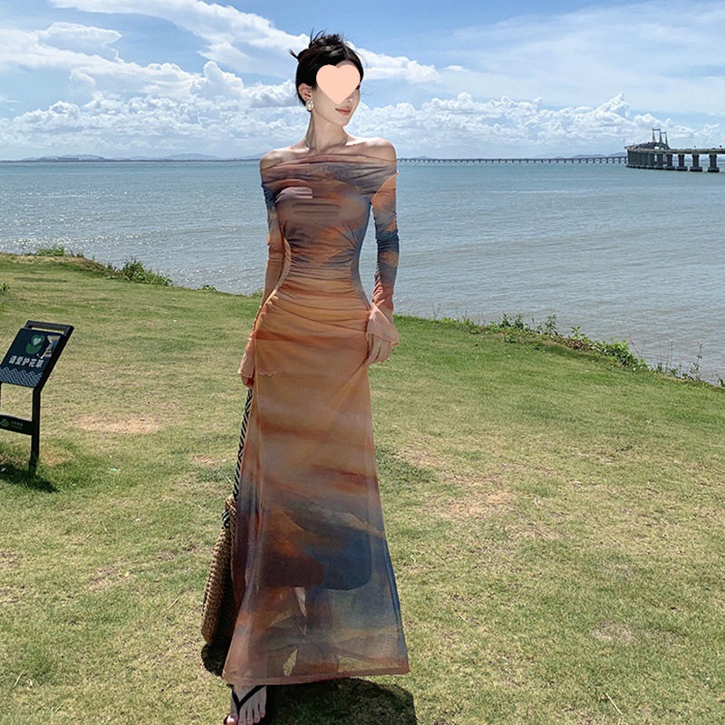 扎染一字肩抹胸连衣裙女春装三亚美拉蓝包臀海边度假长裙子