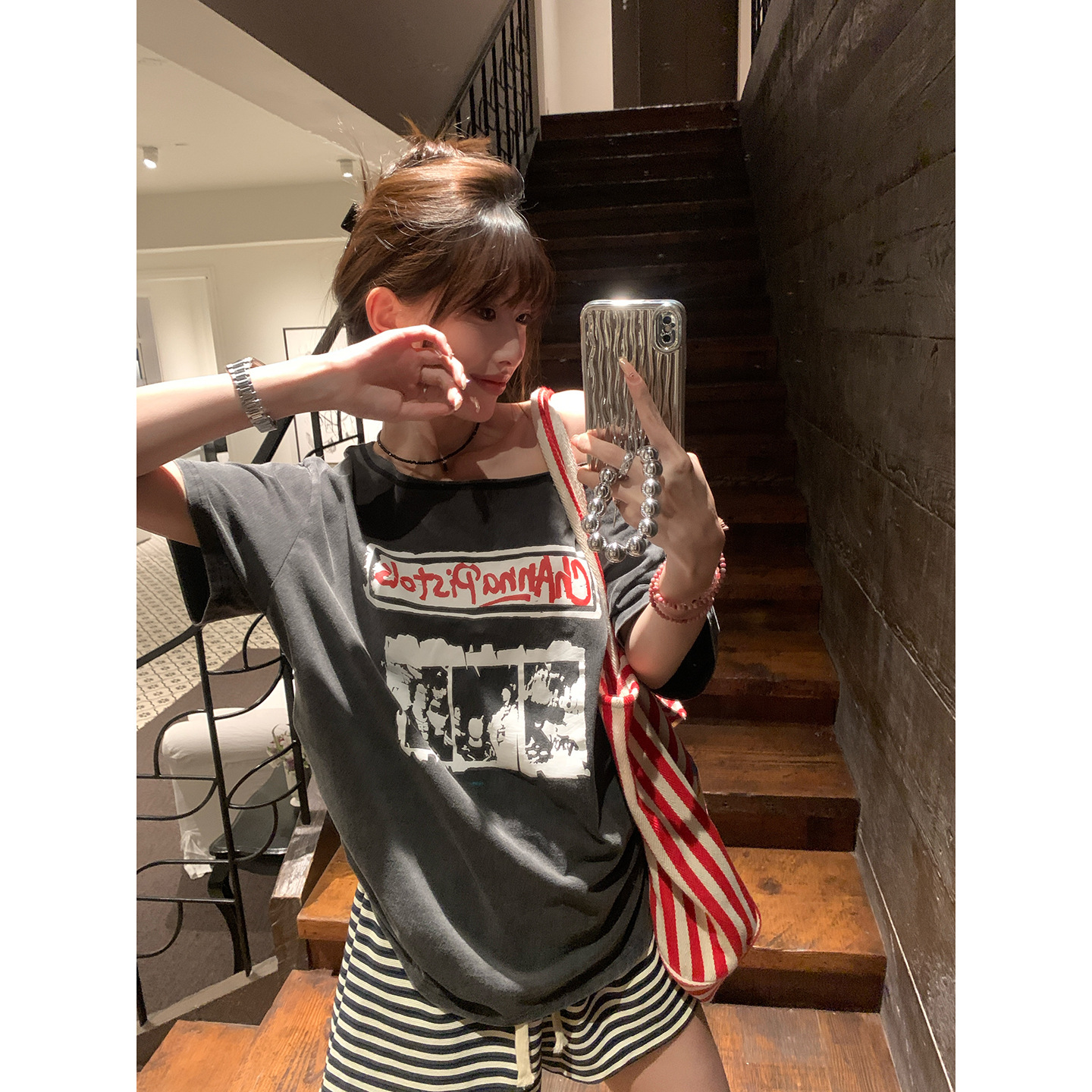 Baisiwang ウォッシュドブラックシャーリングプリント半袖 Tシャツレディース夏韓国スタイルルーズで多用途なスリムオフショルダートップ